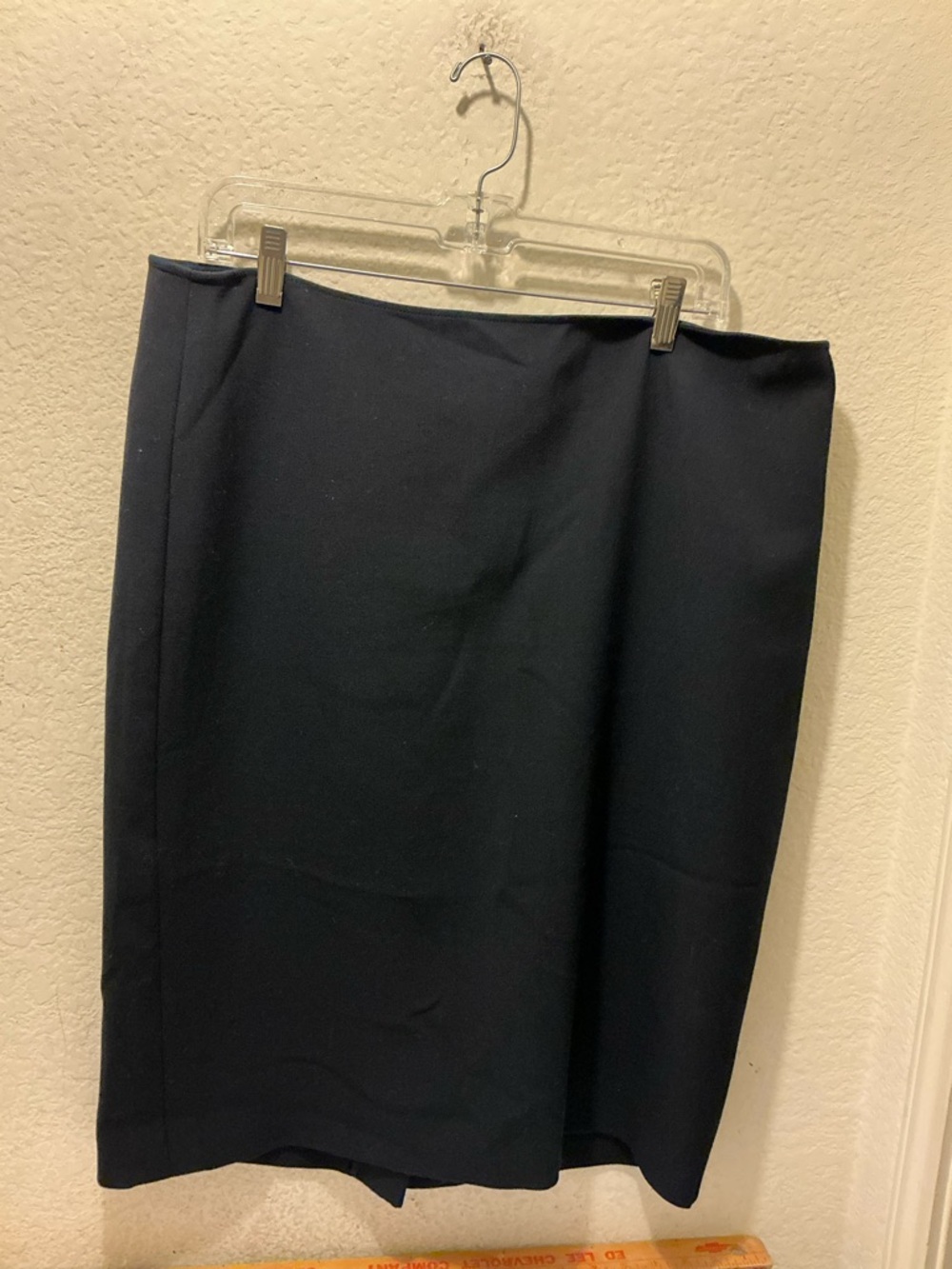 St. John Sleek Black Pencil Skirt